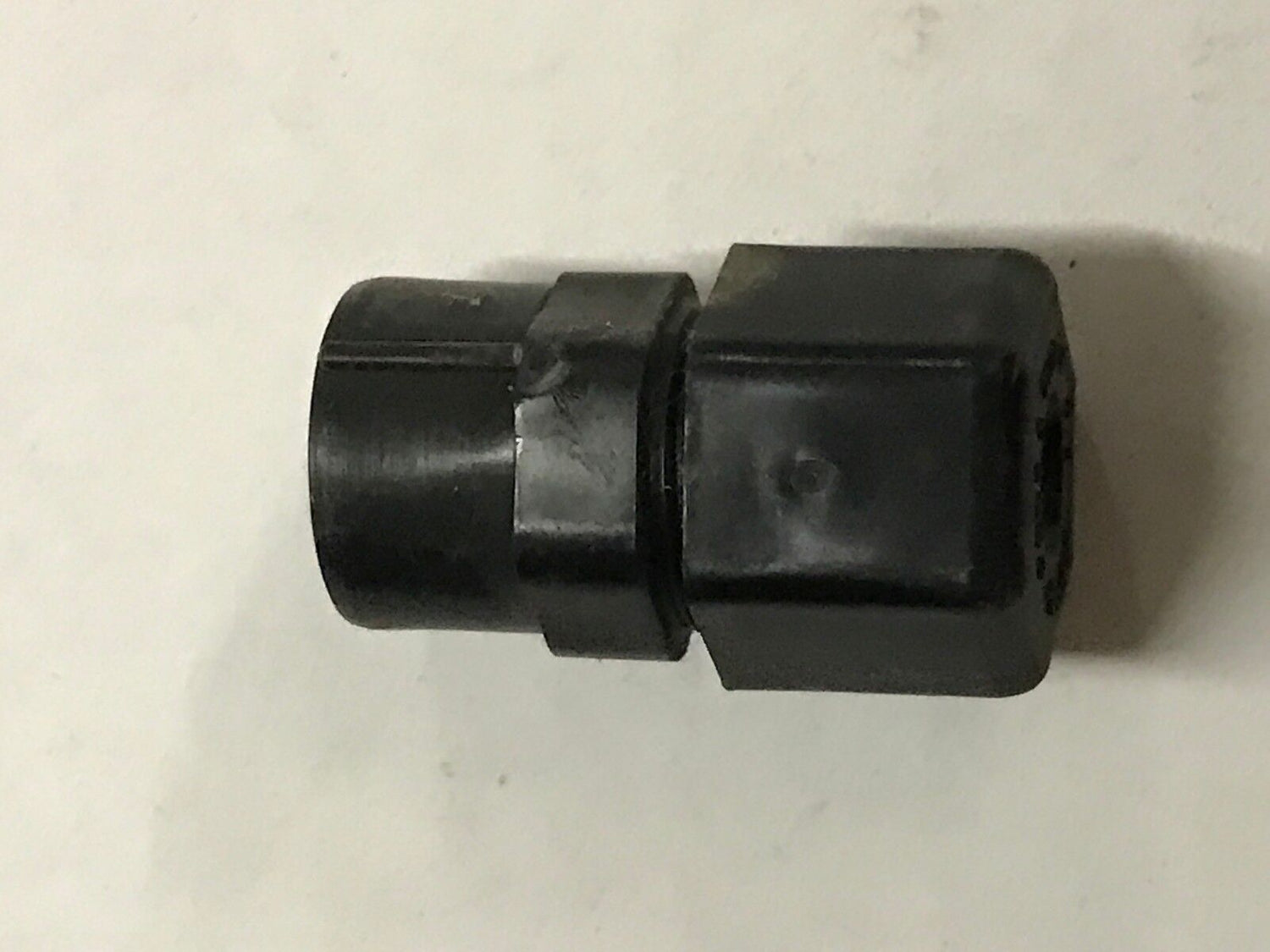 Raven Gauge Fitting for SCS-203 1/8" FPT X 1/4" Tubing - 333-0001-004